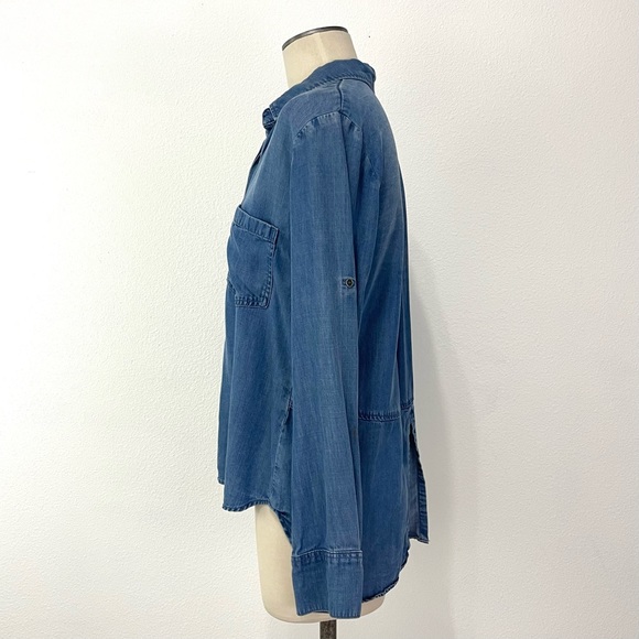 Cloth & Stone- Chambray Split Back Button Down Shirt Size Medium. - Picture 4 of 10